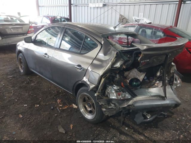 Nissan Versa Image 16