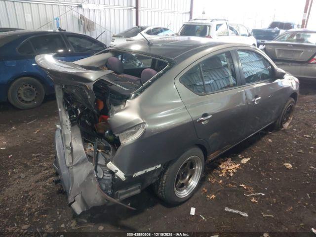 Nissan Versa Image 8