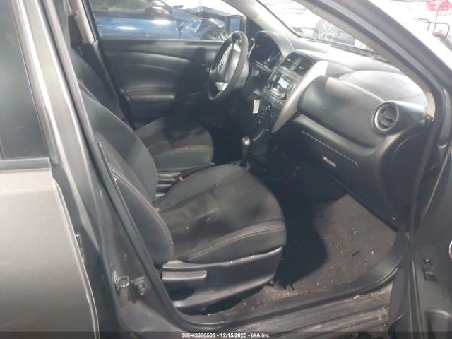 Nissan Versa Image 4