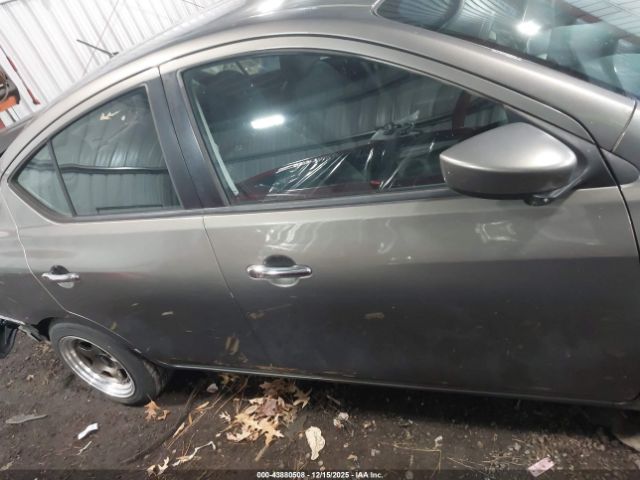 Nissan Versa Image 12