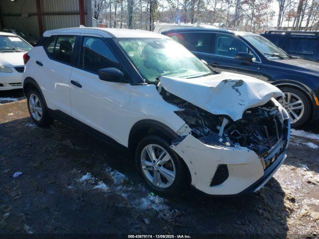  Salvage Nissan Kicks