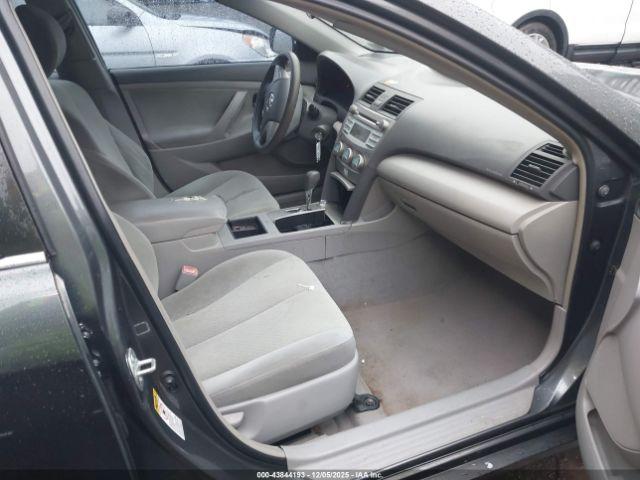 Toyota Camry Le V6 Image 5