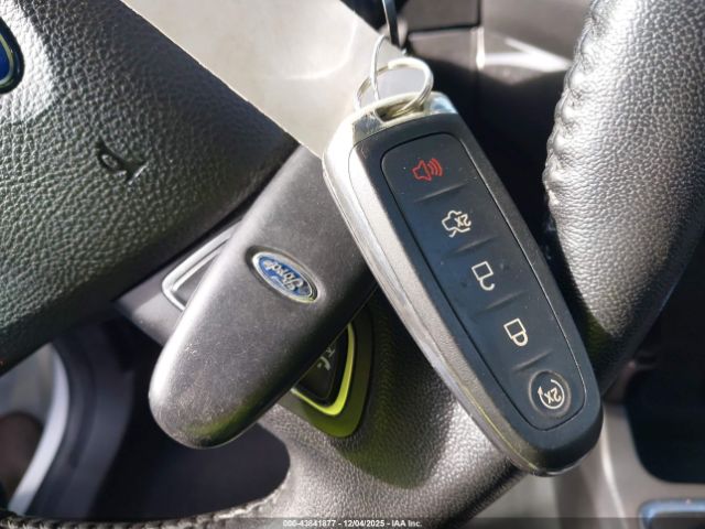 Ford Escape Titanium Image 3