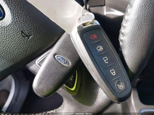 Ford Escape Titanium Image 3