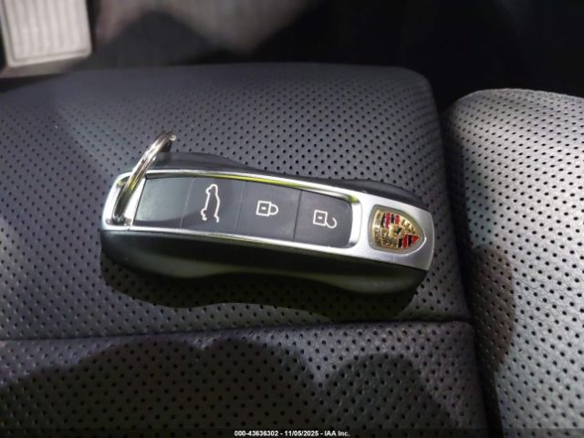 Porsche Cayenne Image 16