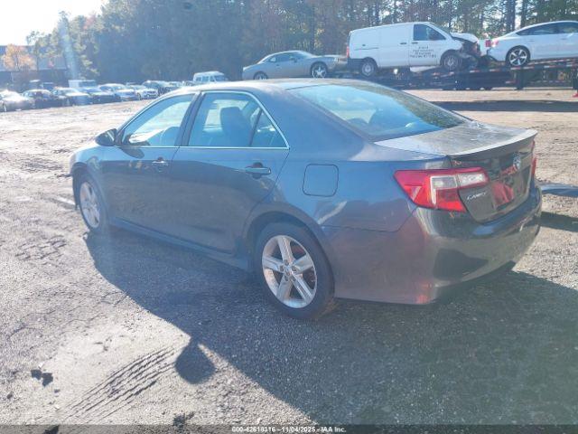 Toyota Camry Se Image 9