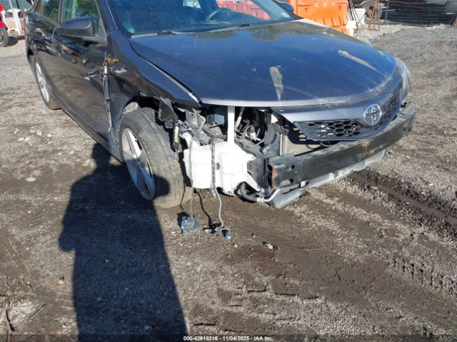 Toyota Camry Se Image 6