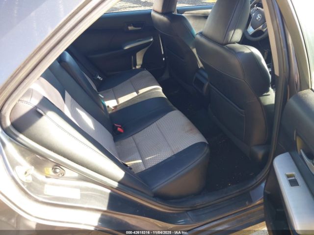 Toyota Camry Se Image 8