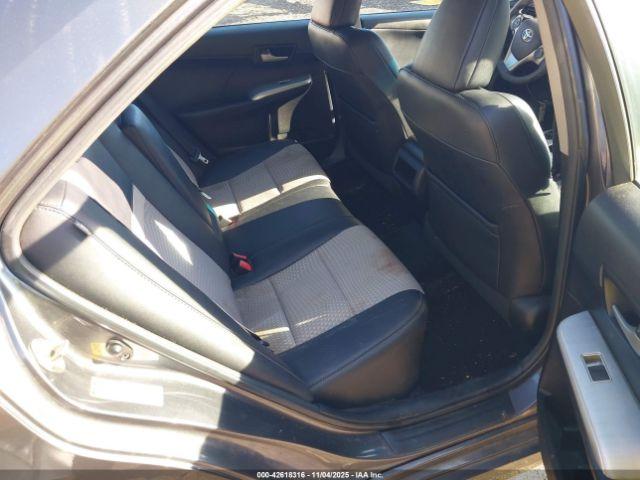 Toyota Camry Se Image 8