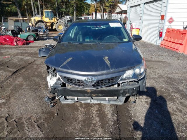 Toyota Camry Se Image 11