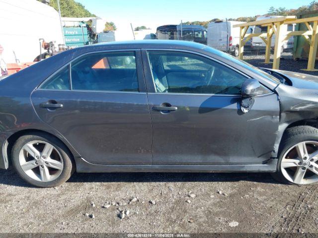 Toyota Camry Se Image 3