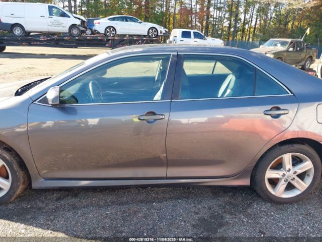 Toyota Camry Se Image 14