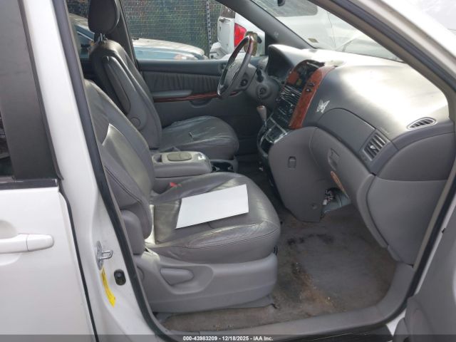 Toyota Sienna Xle Limited Image 4