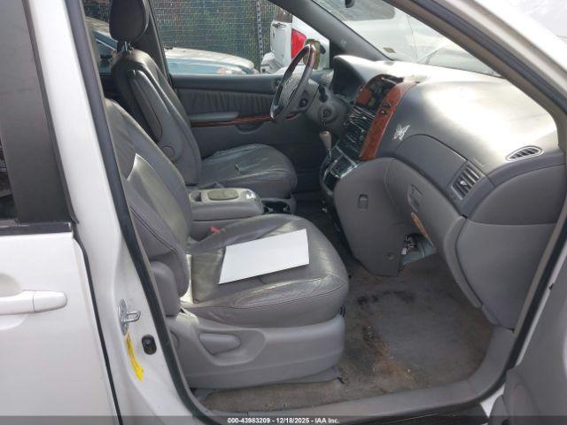 Toyota Sienna Xle Limited Image 4