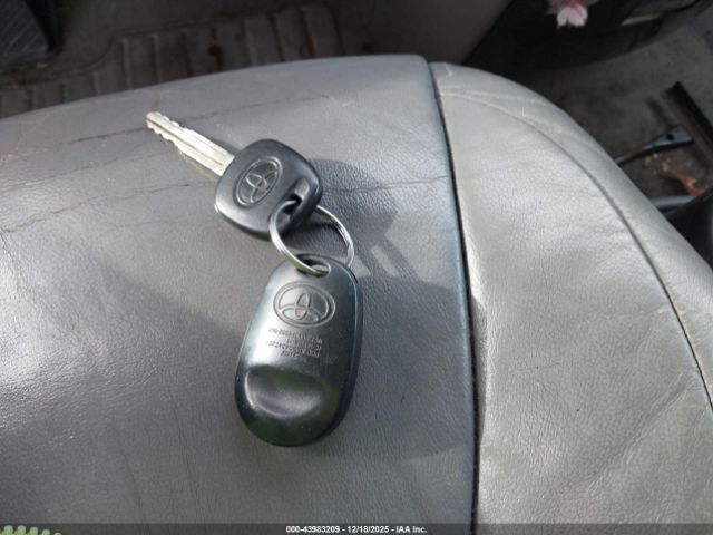 Toyota Sienna Xle Limited Image 2