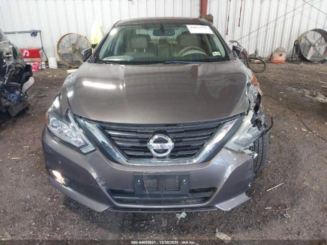 Nissan Altima Image 12