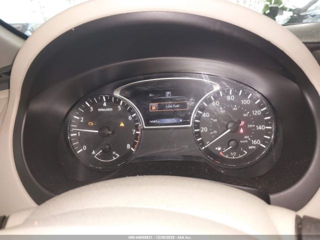 Nissan Altima Image 10