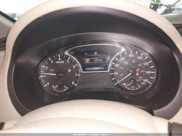 Nissan Altima Image 10