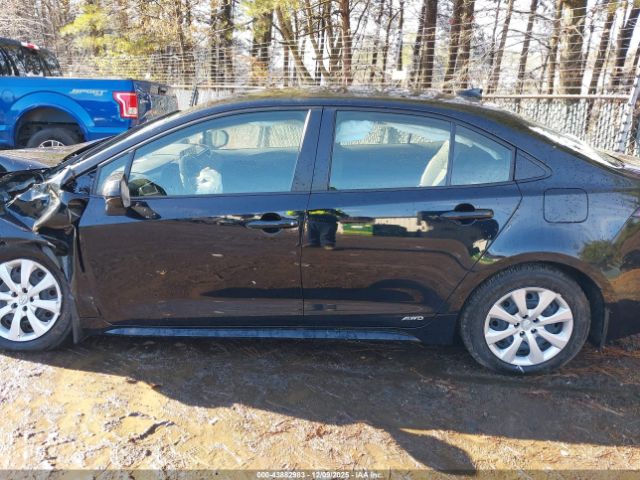 Toyota Corolla Hybrid Le Image 16