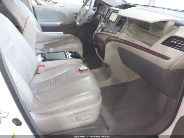 Toyota Sienna Xle V6 8 Passenger Image 3