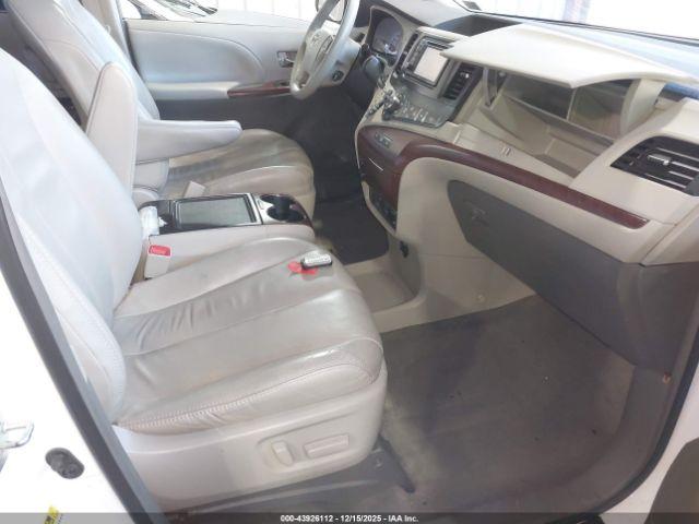 Toyota Sienna Xle V6 8 Passenger Image 3