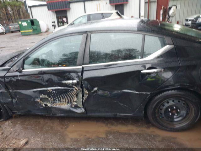 Nissan Altima 2.5 S Image 10