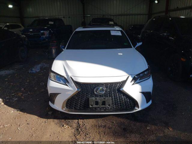 Lexus Es F Sport Image 16