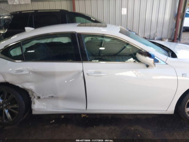 Lexus Es F Sport Image 2