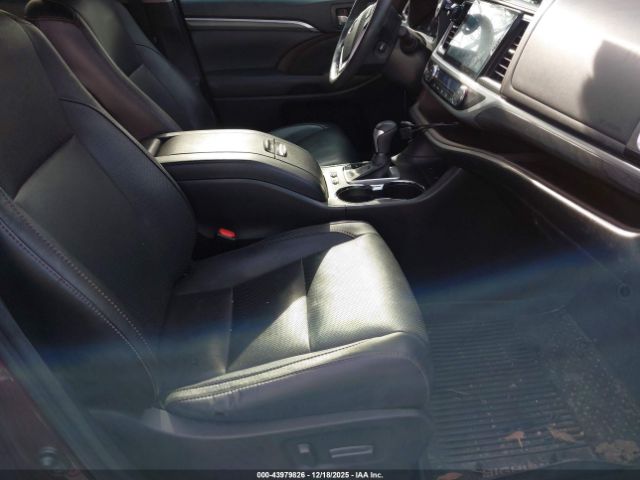 Toyota Highlander Limited Platinum Image 13