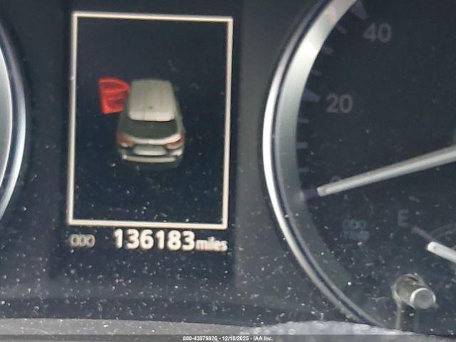 Toyota Highlander Limited Platinum Image 3