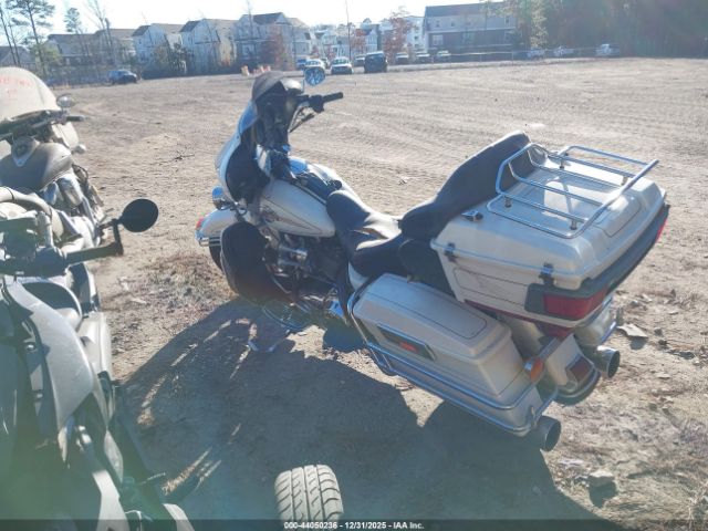 Harley-Davidson Flhtcui Image 13