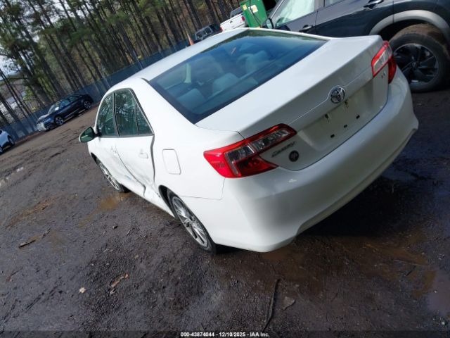 Toyota Camry Le Image 2