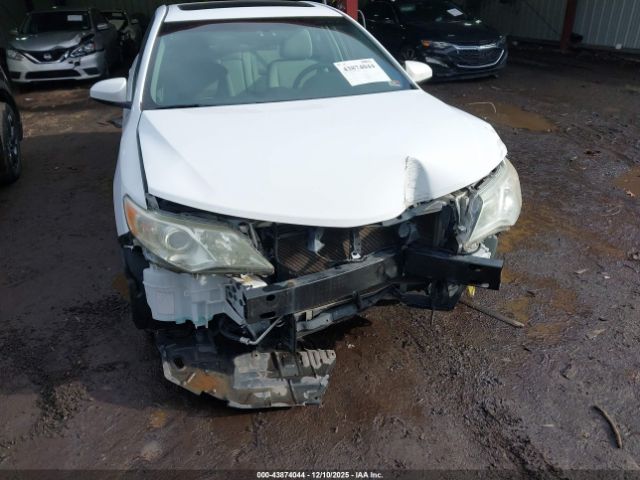 Toyota Camry Le Image 11