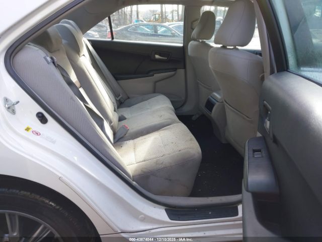 Toyota Camry Le Image 8