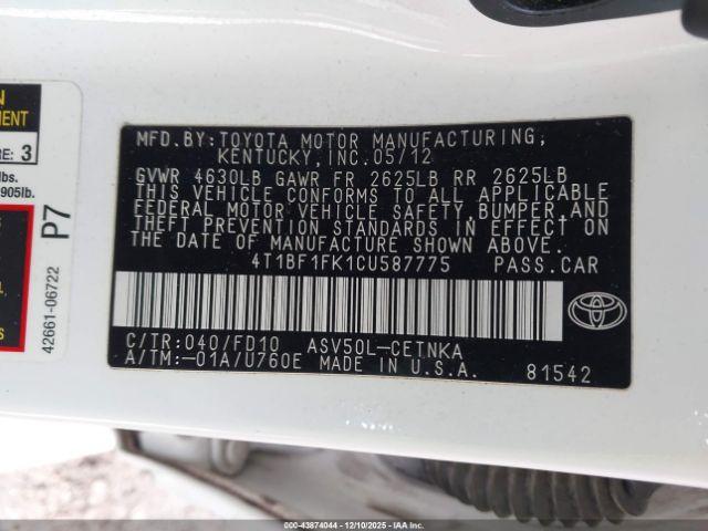 Toyota Camry Le Image 6