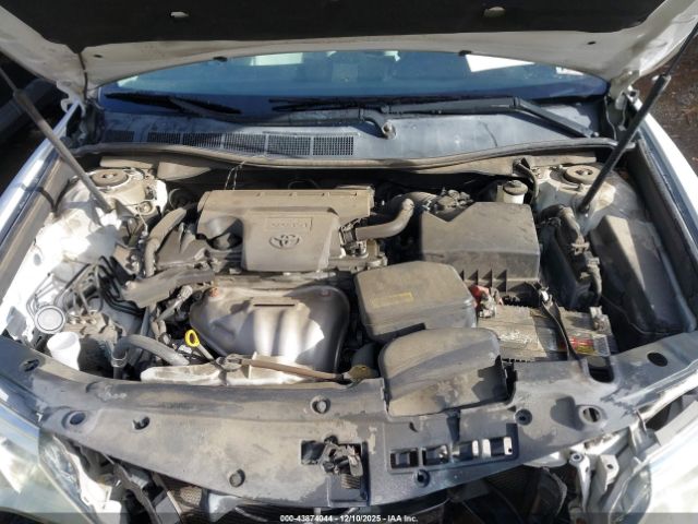 Toyota Camry Le Image 7