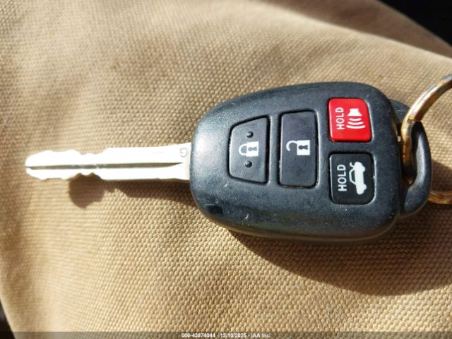 Toyota Camry Le Image 10