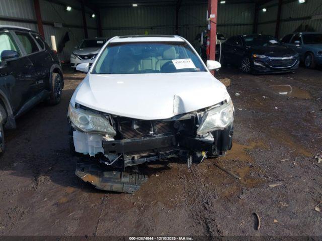 Toyota Camry Le Image 12