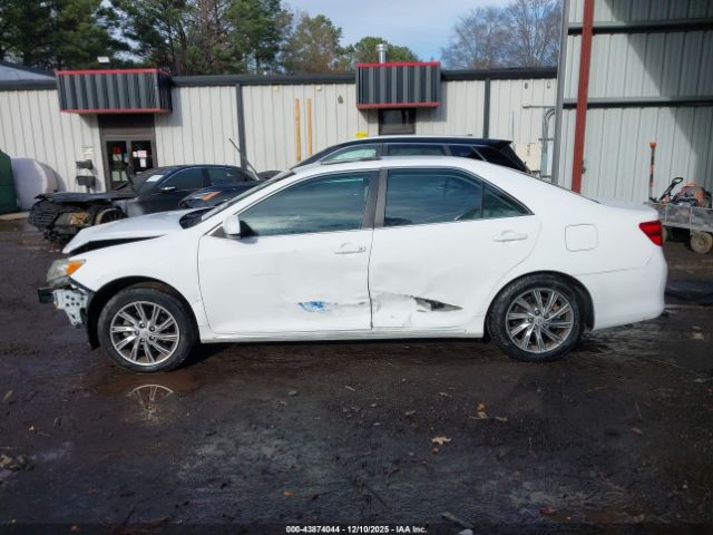 Toyota Camry Le Image 14