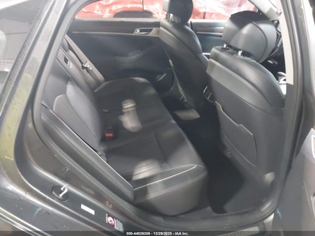 Genesis G80 3.8 Image 16