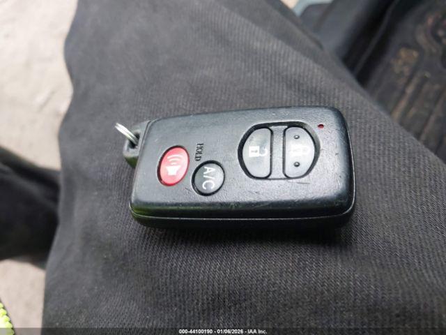 Toyota Prius Four Image 6