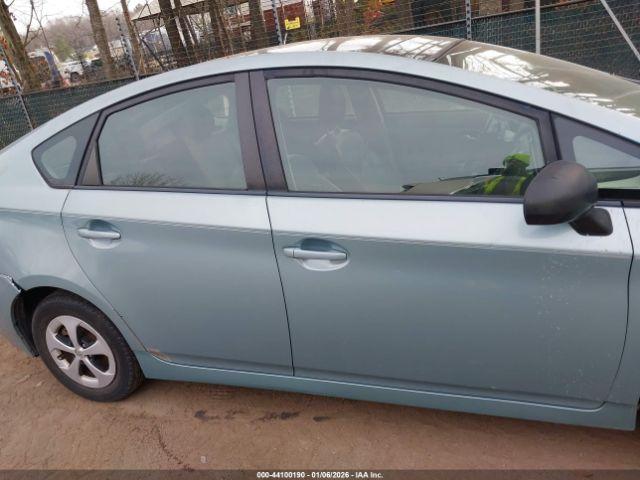 Toyota Prius Four Image 9