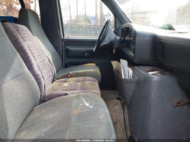 Ford Econoline E350 Super Duty Image 5