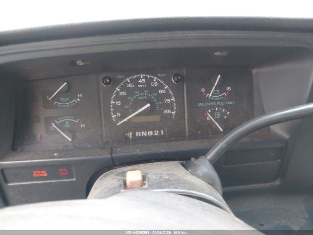 Ford Econoline E350 Super Duty Image 7