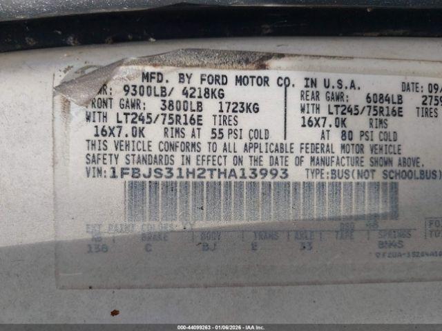 Ford Econoline E350 Super Duty Image 6