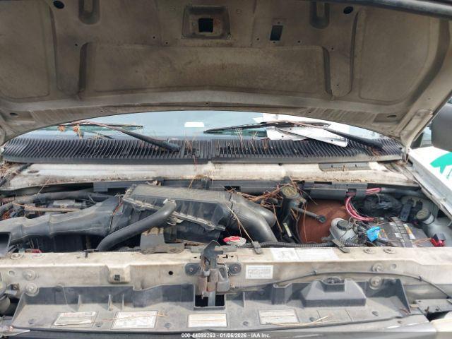 Ford Econoline E350 Super Duty Image 4