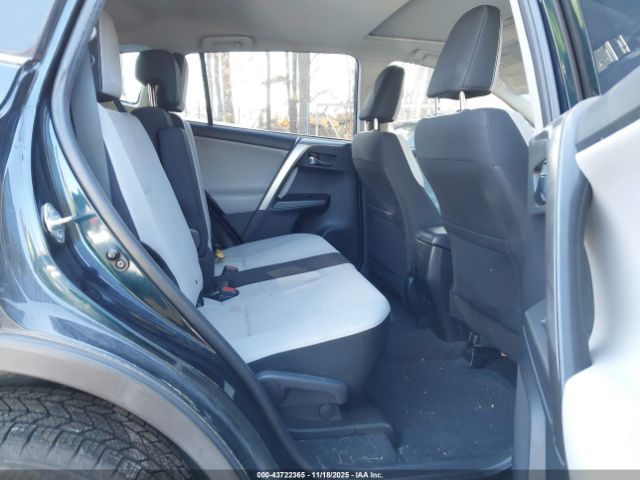 Toyota RAV4 Xle Image 8