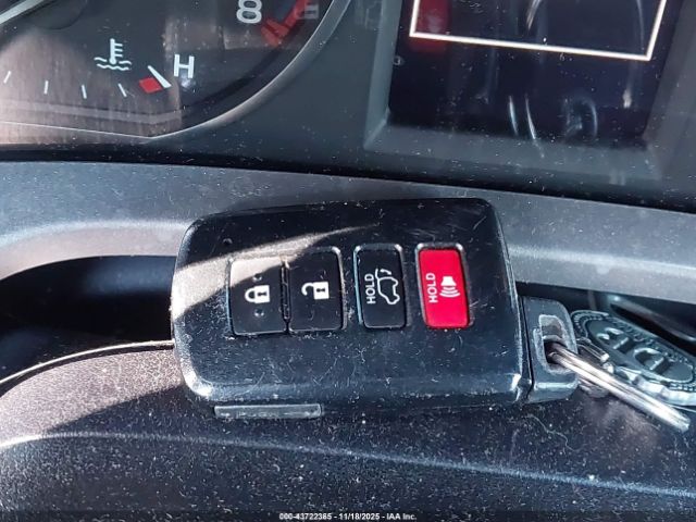 Toyota RAV4 Xle Image 9