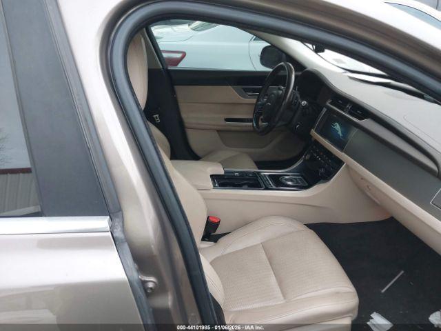 Jaguar XF 35t Prestige Image 2