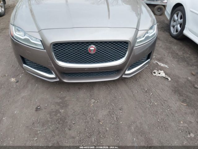 Jaguar XF 35t Prestige Image 10
